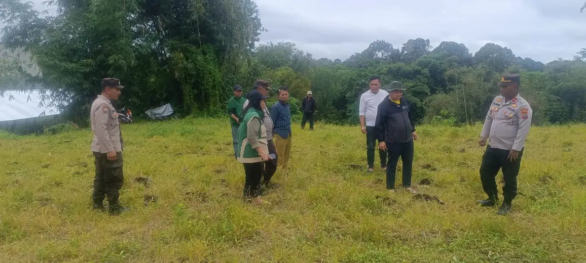 Polsek Kawangkoan Dukung Ketahanan Pangan Melalui Penanaman Jagung Sistem TOT di Desa Kanonang Satu